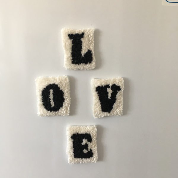 Imã bordado LOVE - Imagem 2